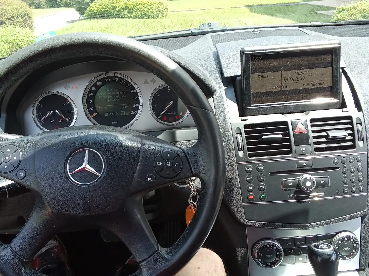 Mercedes-Benz 200 - 2