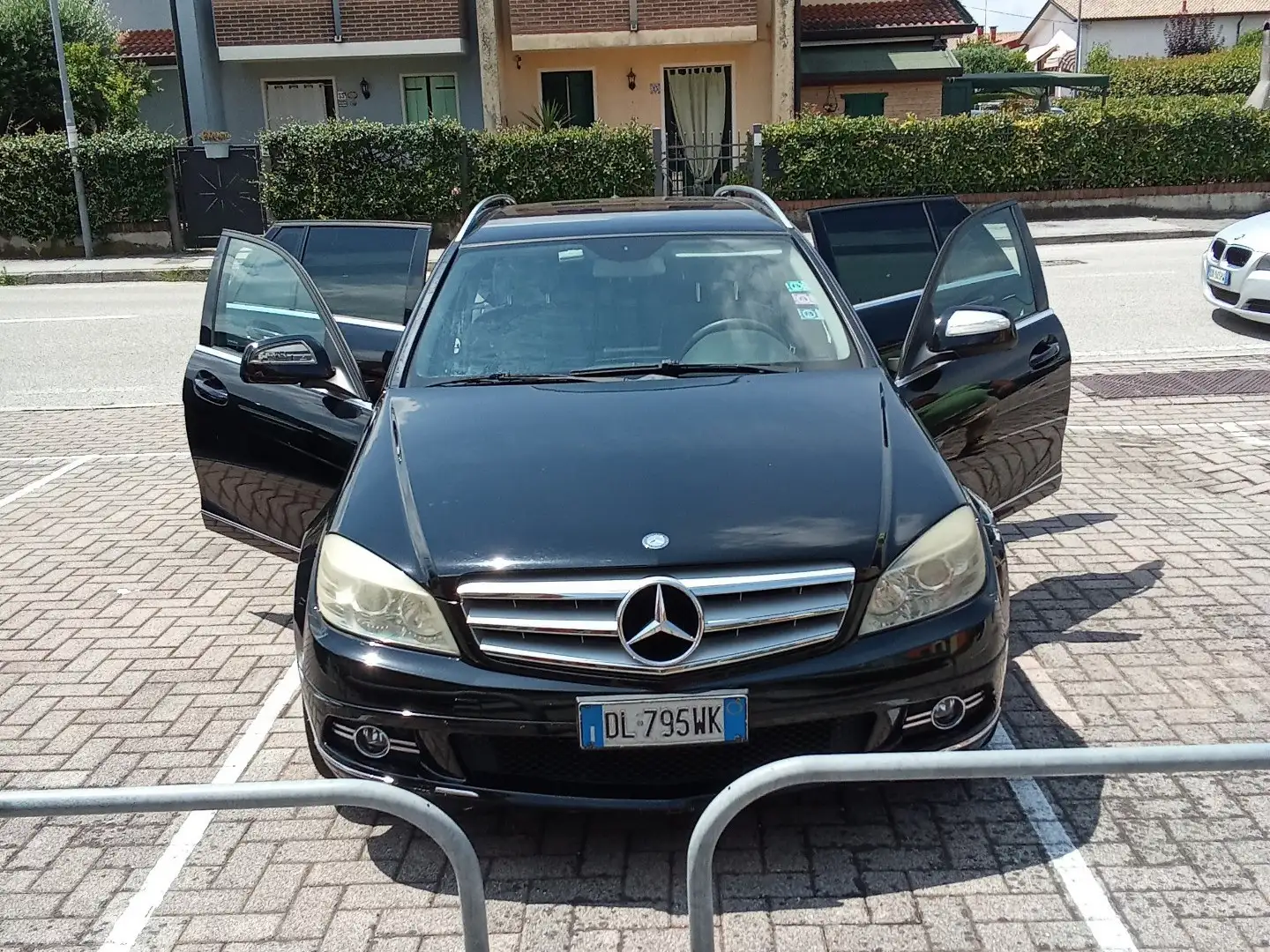 Mercedes-Benz 200 - 1