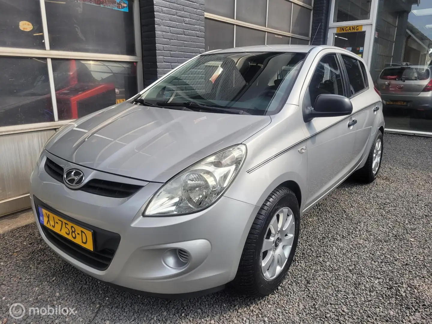 Hyundai i20 1.2i i-Drive | AIRCO | NWE KOPPELING | 145.000KM Grijs - 1