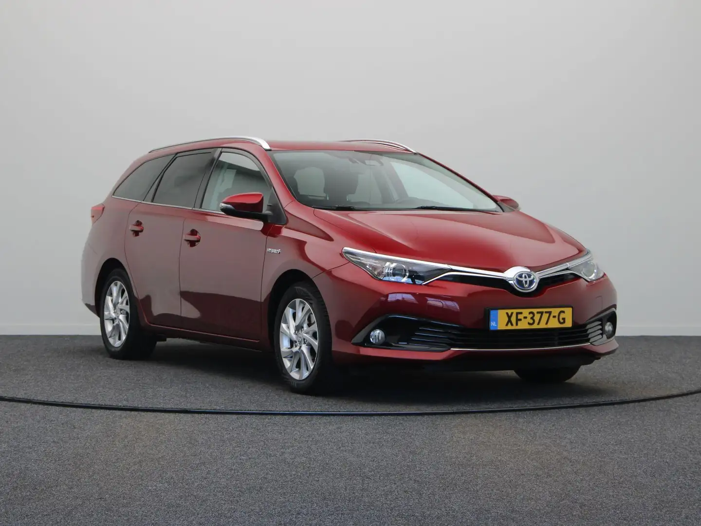 Toyota Auris Touring Sports 1.8 Hybrid Executive Go | Navigatie Rood - 2