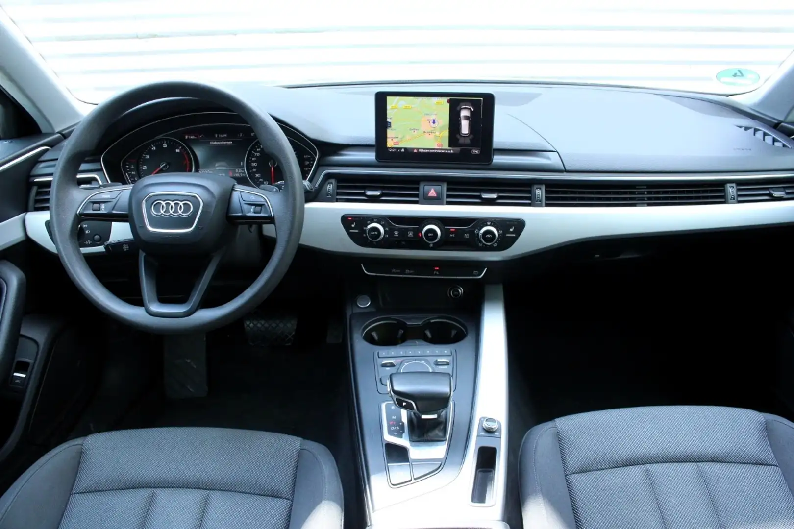 Audi A4 Avant 1.4 TFSI Pro Line S-Tronic 60.000 km 1eEIG N Ezüst - 2