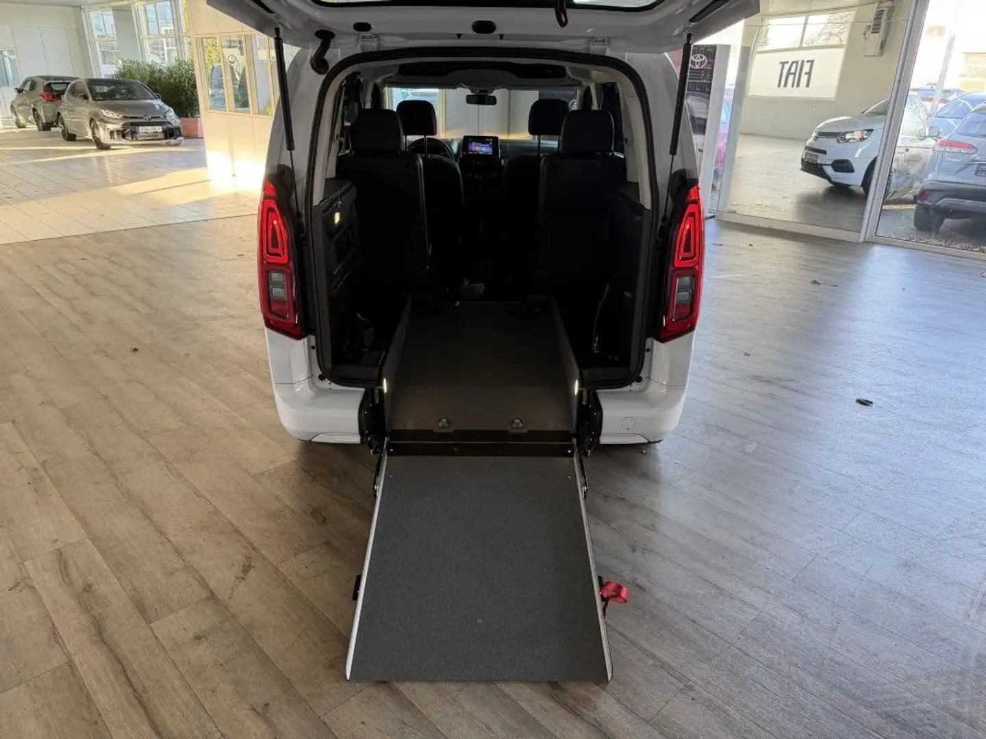 Toyota Proace City Verso 1.2 Turbo L1 Shuttle Blanc - 1