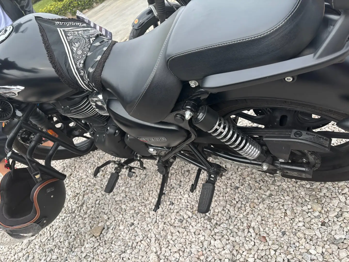 Royal Enfield Meteor 350 Negru - 2