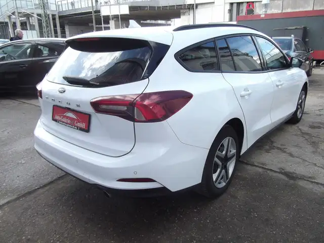 Ford Focus view 5