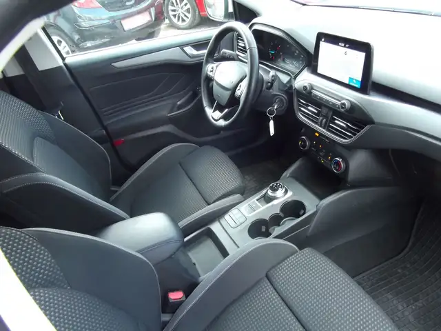 Ford Focus view 18