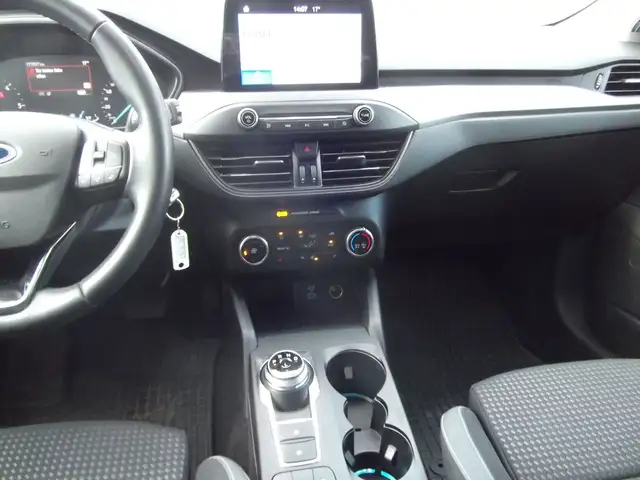 Ford Focus view 25
