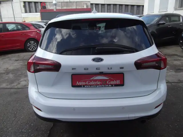Ford Focus view 6