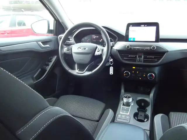 Ford Focus view 13