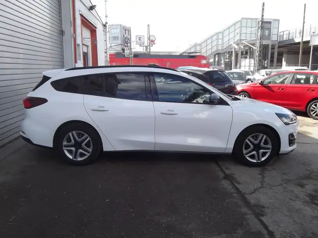 Ford Focus view 9