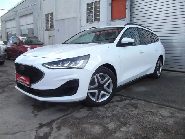 Ford Focus view 2