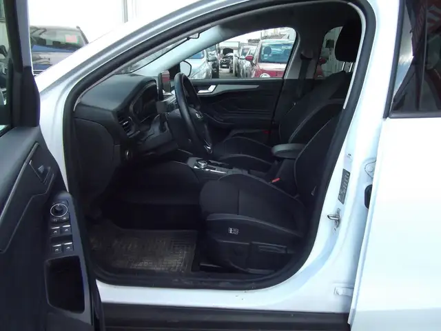 Ford Focus view 10