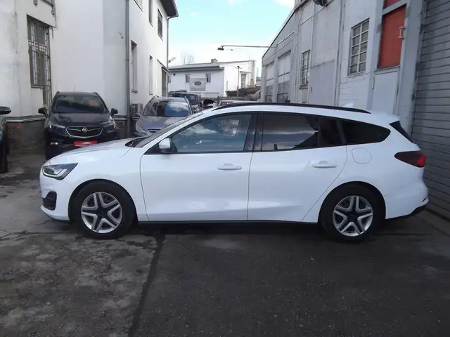 Ford Focus view 8