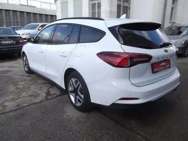 Ford Focus view 4
