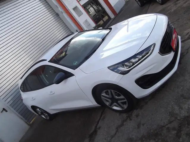 Ford Focus view 23