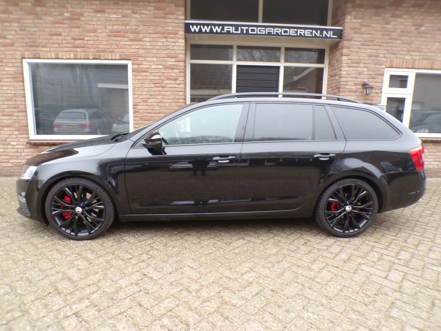 Skoda Octavia Combi 2.0 TSI RS Zwart - 2