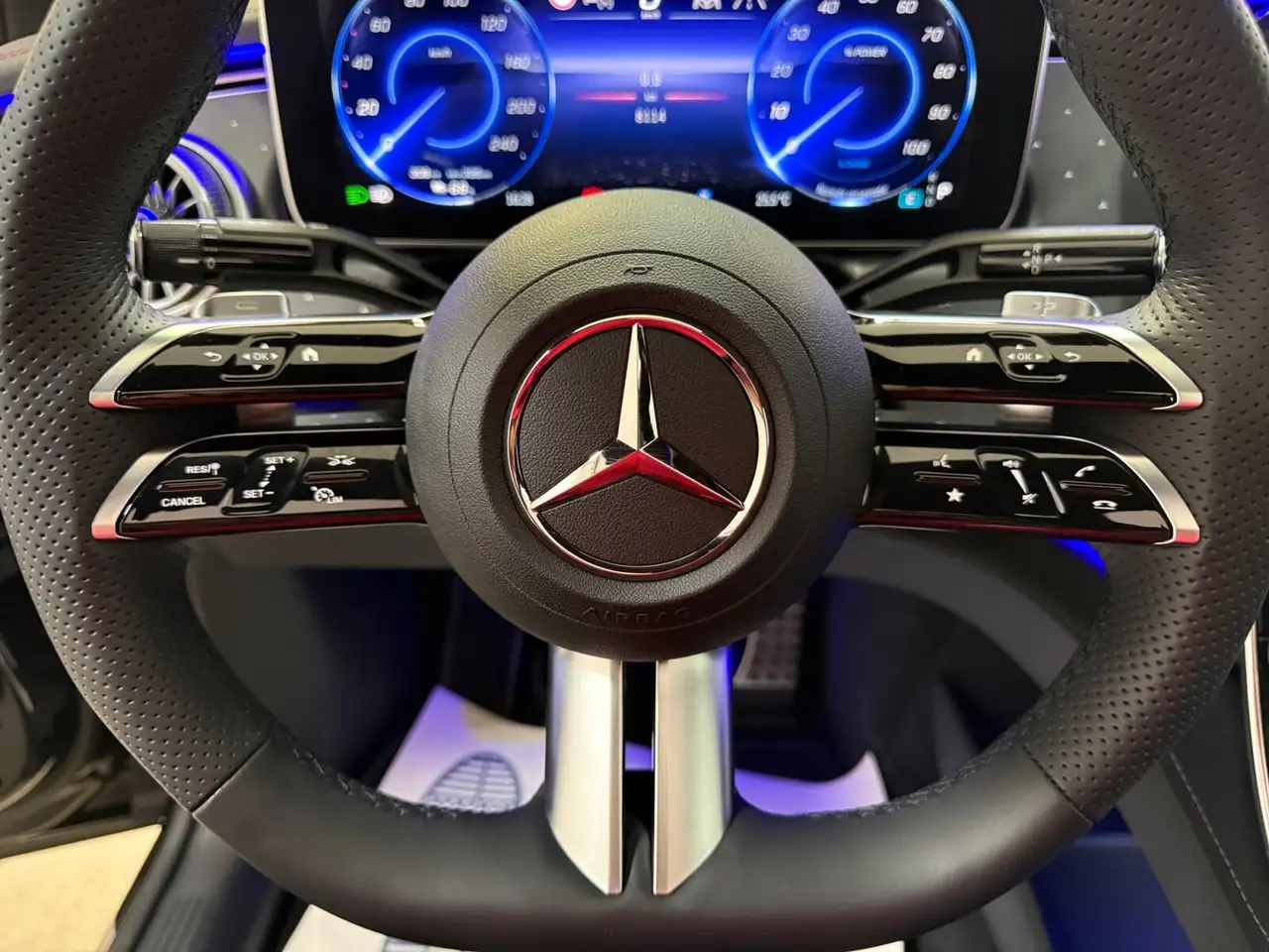 Mercedes-Benz EQE + AMG-Line Launch Edition ** AIRMATIC Pano ..., миниатюра 17