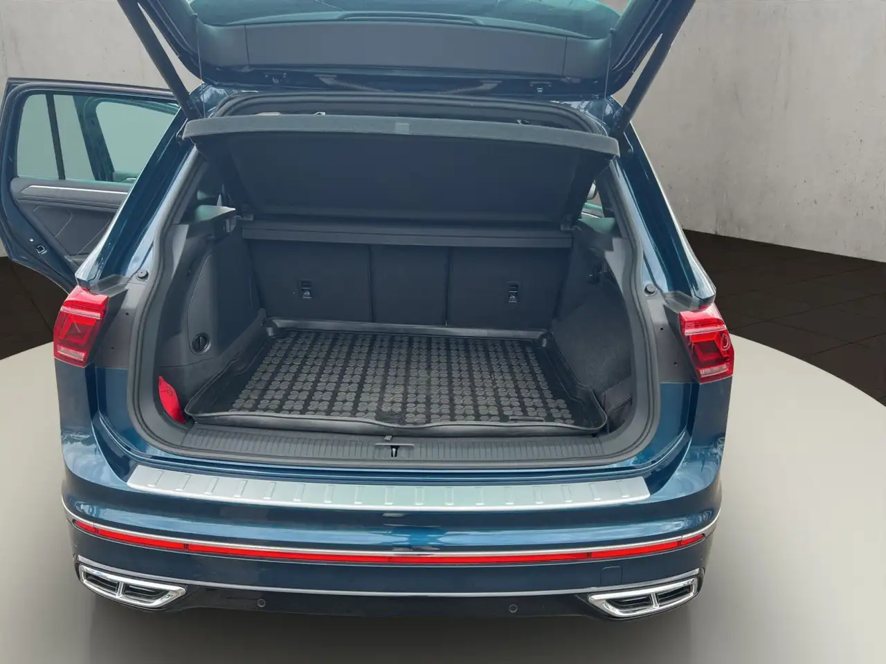 Volkswagen Tiguan R-Line 1,4 l eHybrid OPF 110 kW (150 PS), миниатюра 16