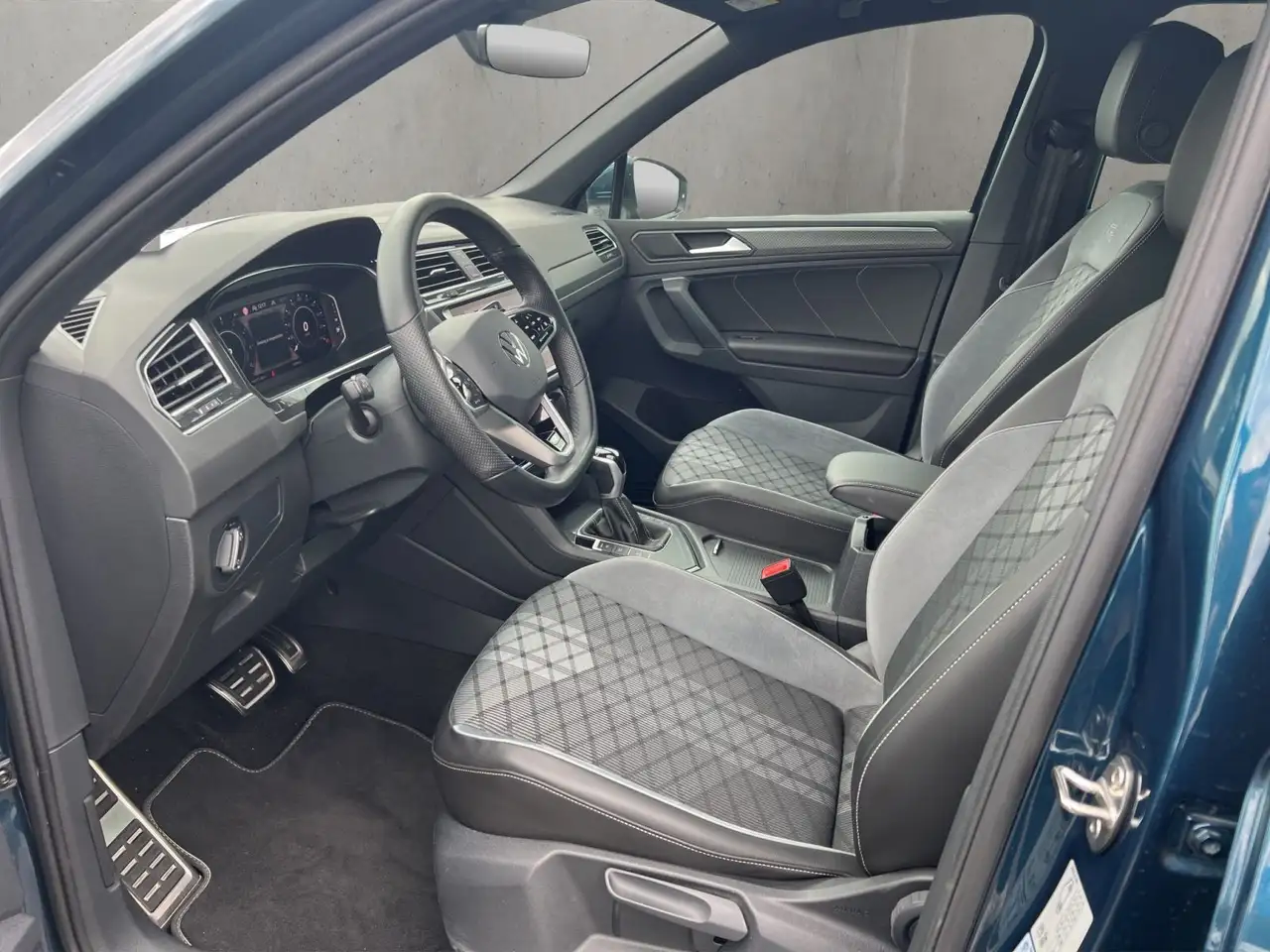 Volkswagen Tiguan R-Line 1,4 l eHybrid OPF 110 kW (150 PS), миниатюра 9