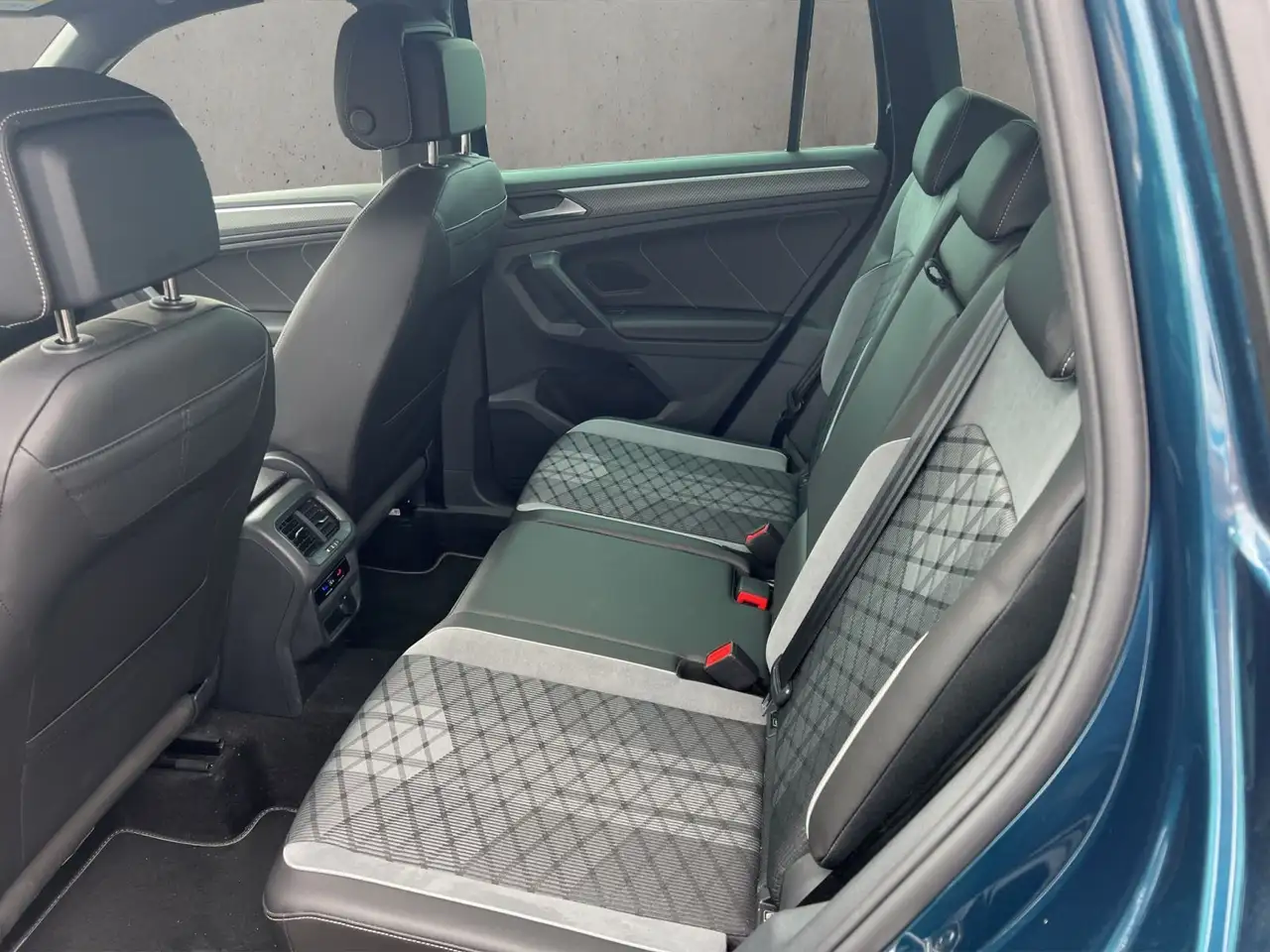 Volkswagen Tiguan R-Line 1,4 l eHybrid OPF 110 kW (150 PS), миниатюра 14