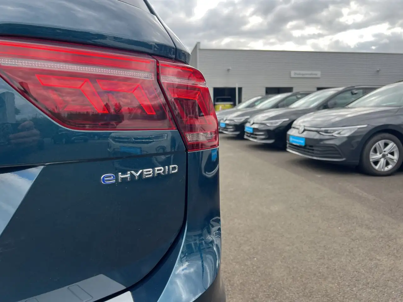 Volkswagen Tiguan R-Line 1,4 l eHybrid OPF 110 kW (150 PS), миниатюра 20