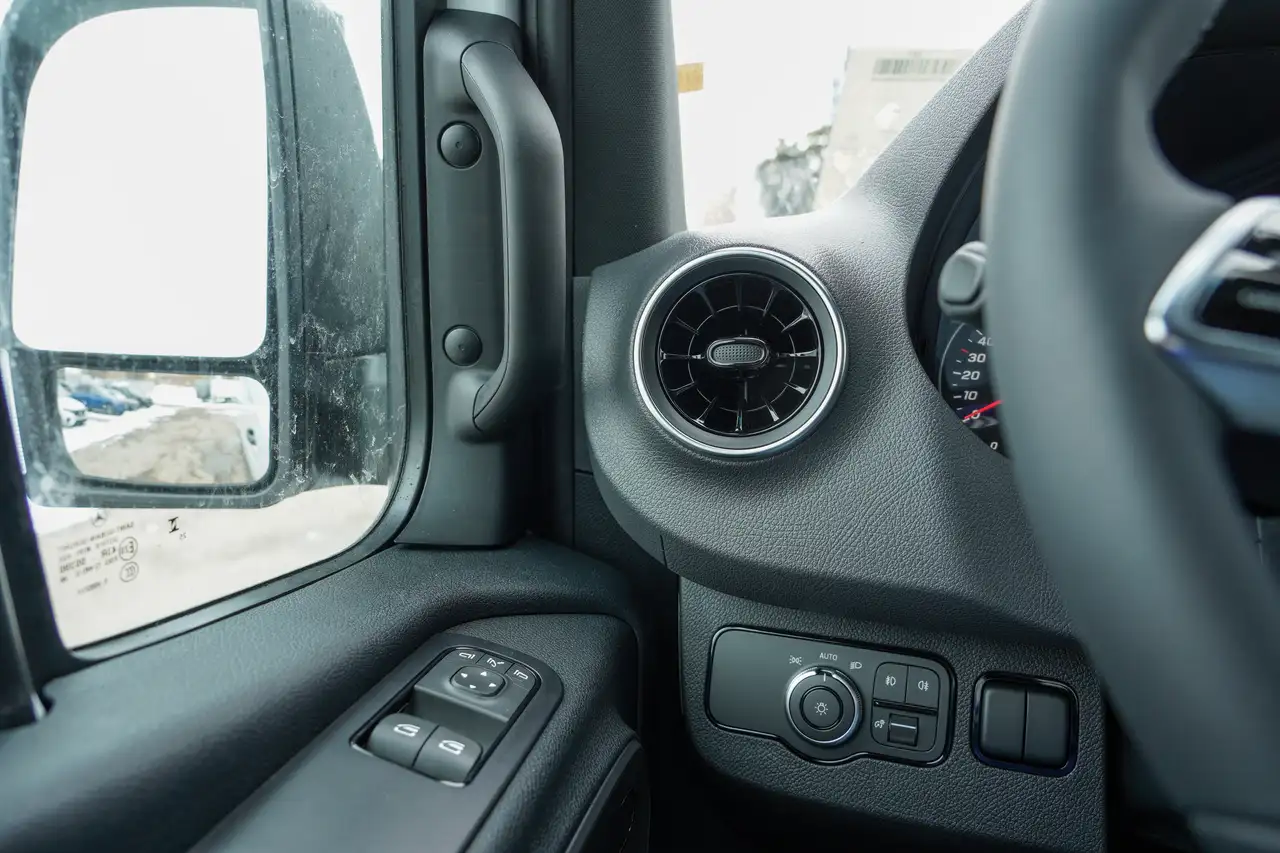 Mercedes-Benz Sprinter снимка Mercedes-Benz Sprinter