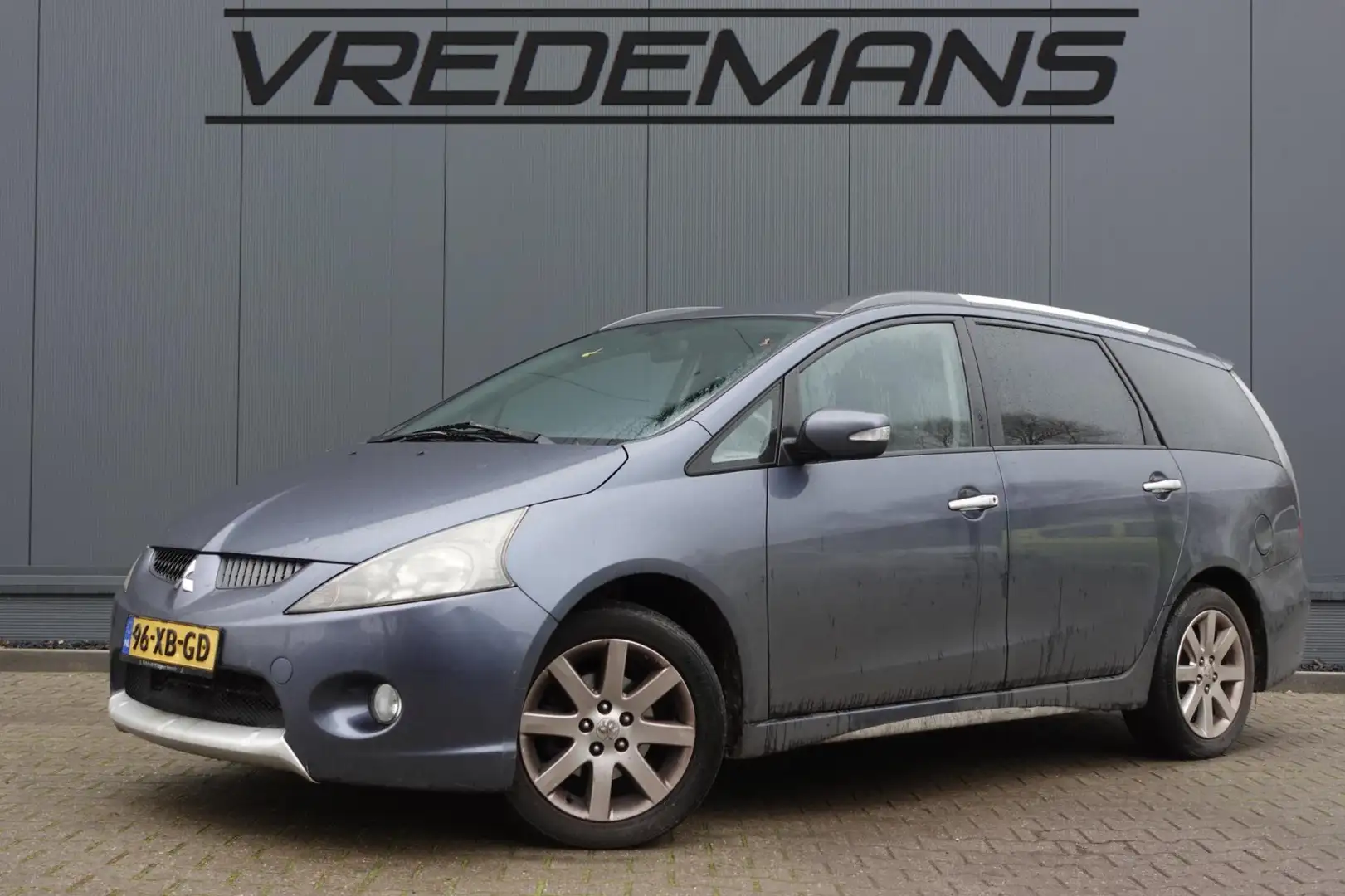 Mitsubishi Grandis 2.4-16V InSport LEES TEKST Gris - 1