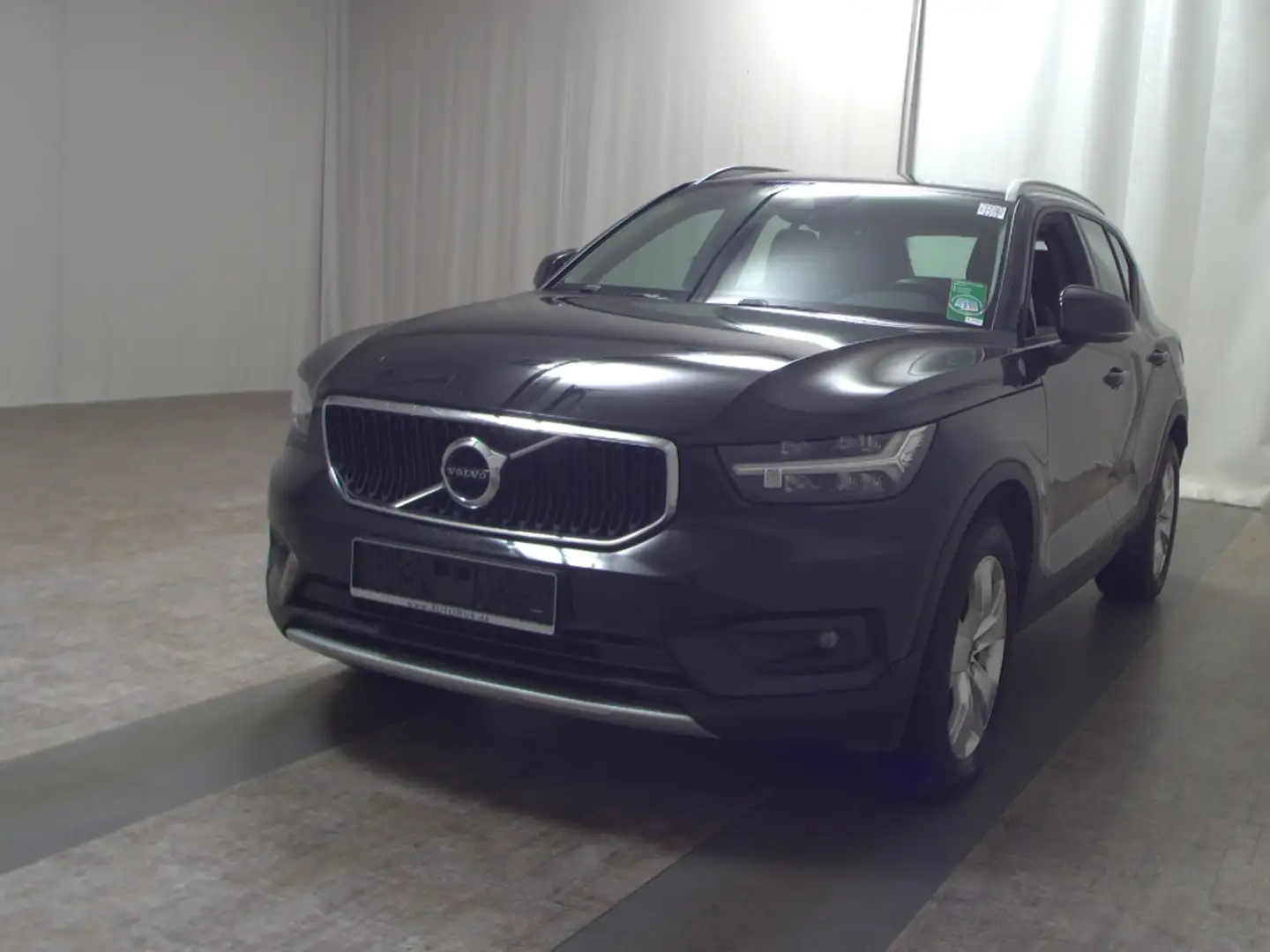 Volvo XC40 D4 Momentum 4x4 Navi LED el.Heck RFK SpurH Schwarz - 2