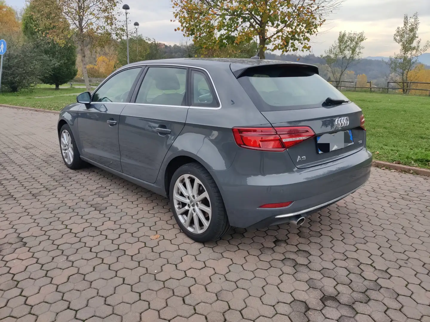Audi A3 Sportback 30 1.6 tdi Sport 116cv Grigio - 2