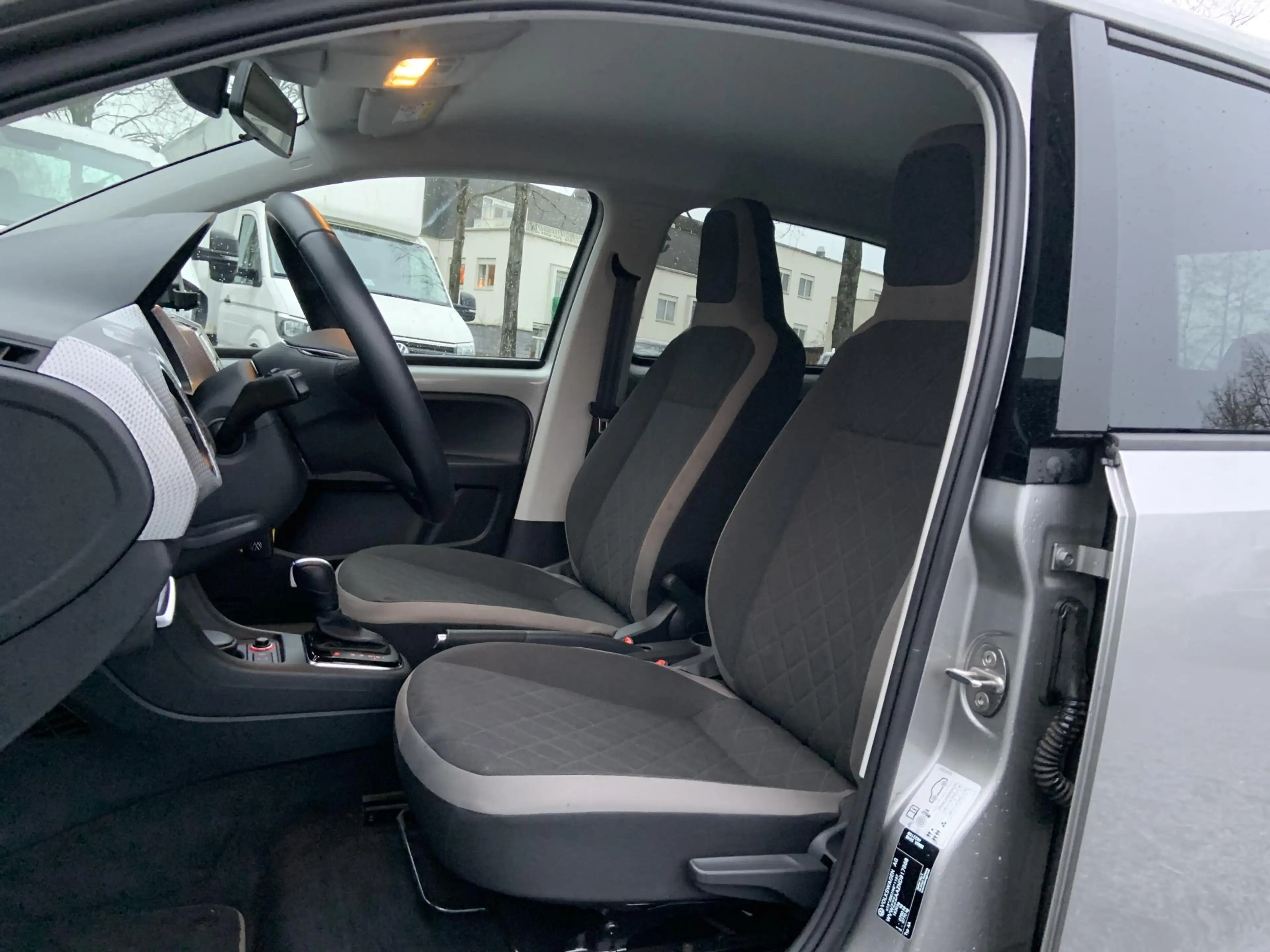 Volkswagen e-up! e-up! Style (Camera,Clima,LM,Cruise,Pdc) — photo 12