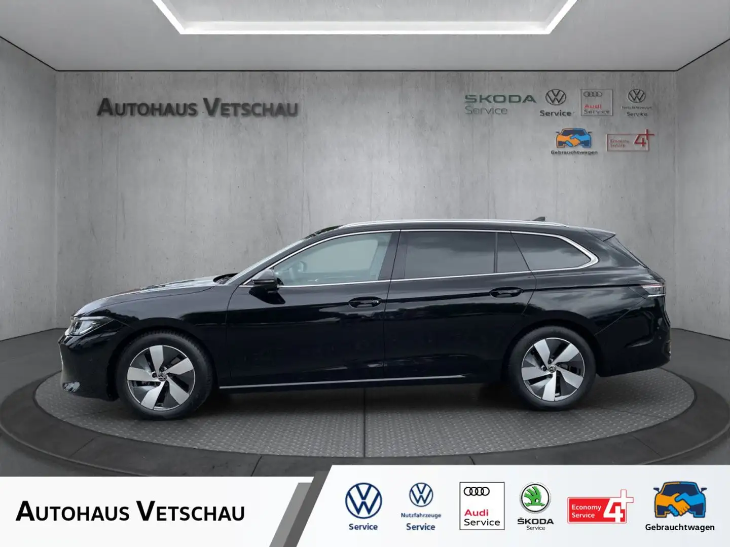 Volkswagen Passat Variant 2.0 TDI DSG Elegance Sportpaket LED Zwart - 1