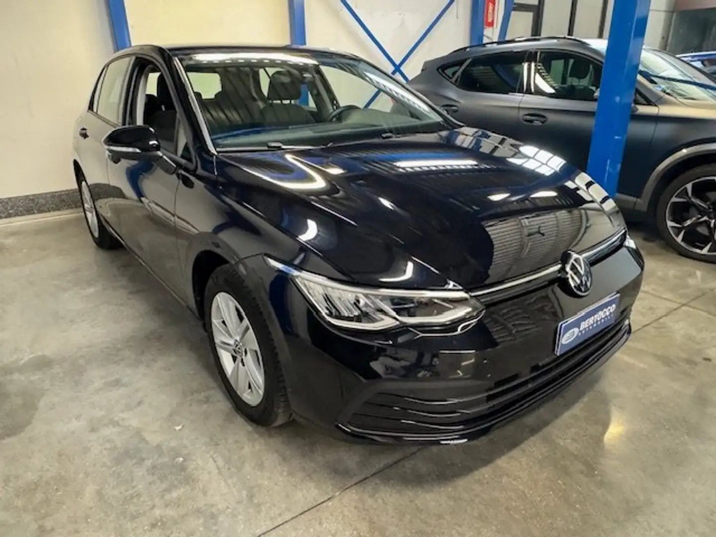 Volkswagen Golf VIII  1.0 tsi evo Life 110cv Noir - 2