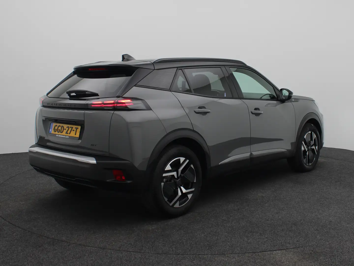 Peugeot e-2008 EV GT 54 kWh Automaat | 11 kW lader | Achteruitrij Gris - 2