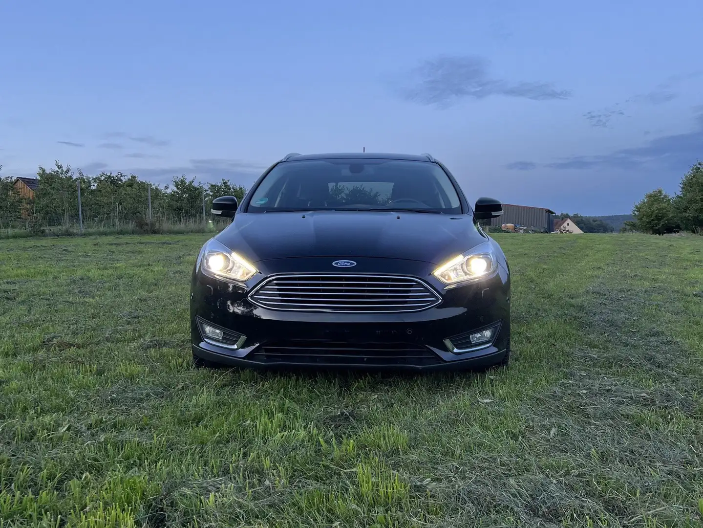 Ford Focus Focus Turnier 1.0 EcoBoost Titanium Zahnriemen NEU Černá - 1