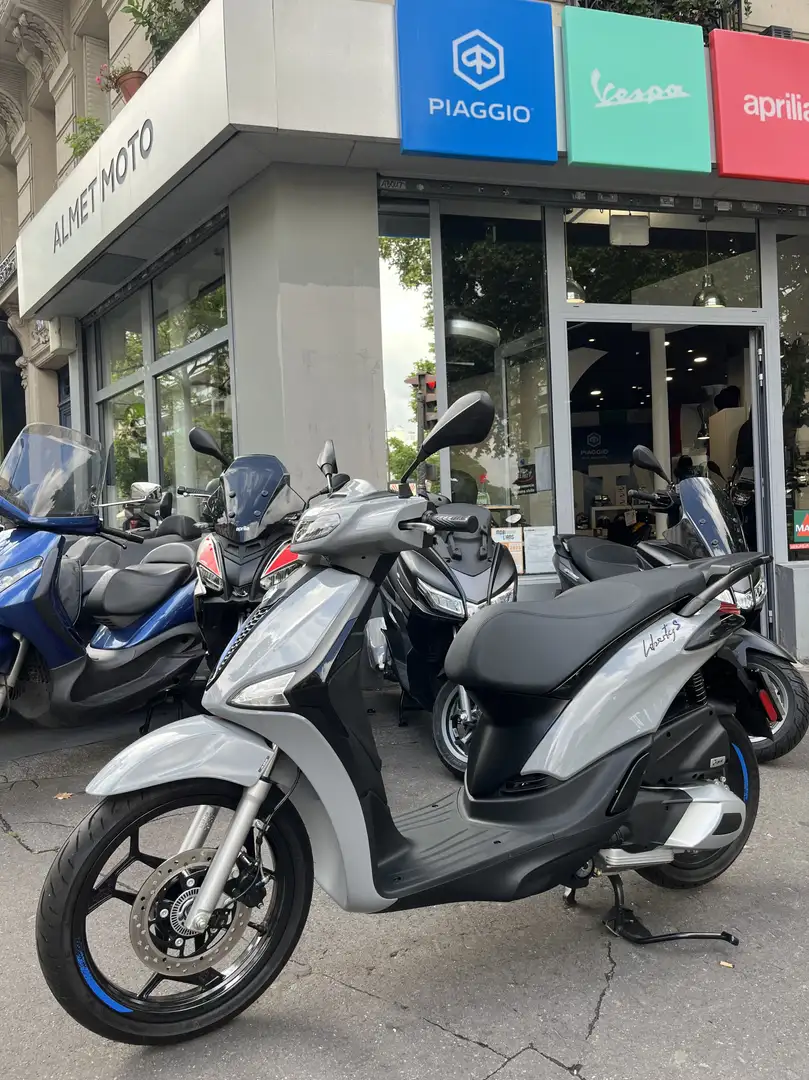 Piaggio Gris - 1