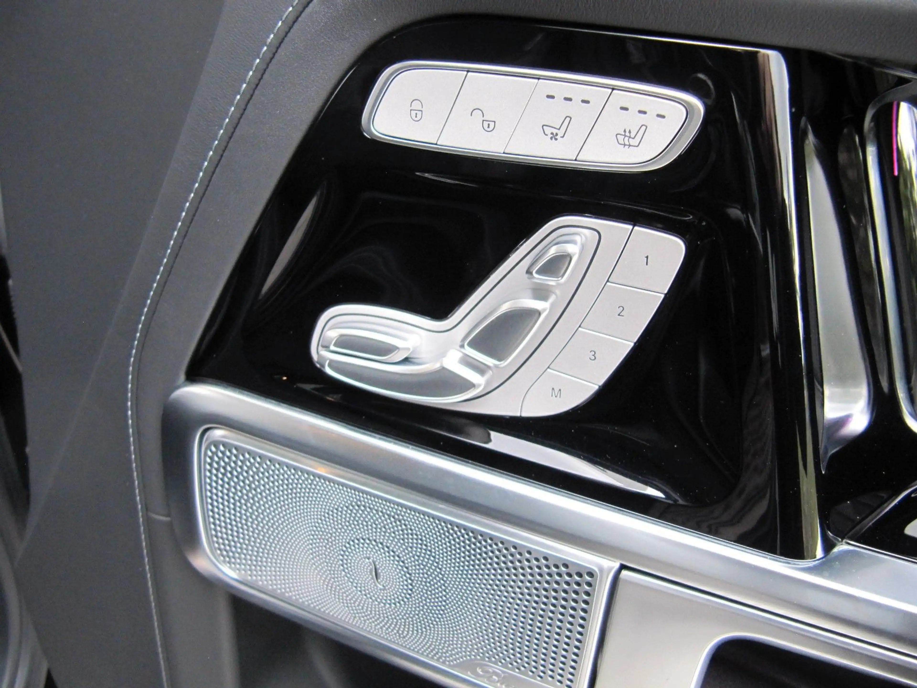 Mercedes-Benz G 63 AMG TZ NIGHT BURMESTER  A22 — photo 12