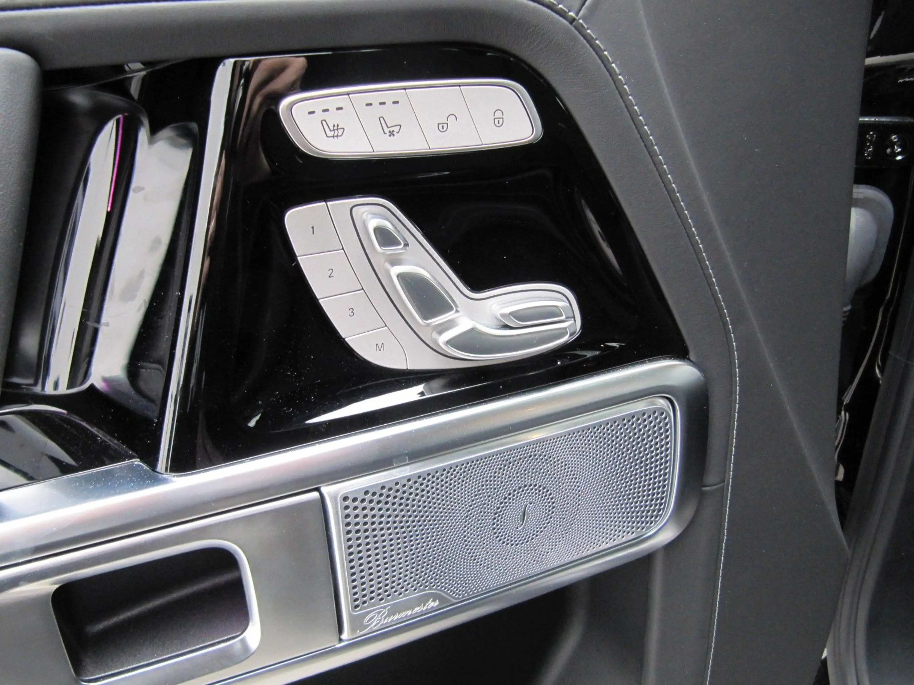 Mercedes-Benz G 63 AMG TZ NIGHT BURMESTER  A22 — photo 8