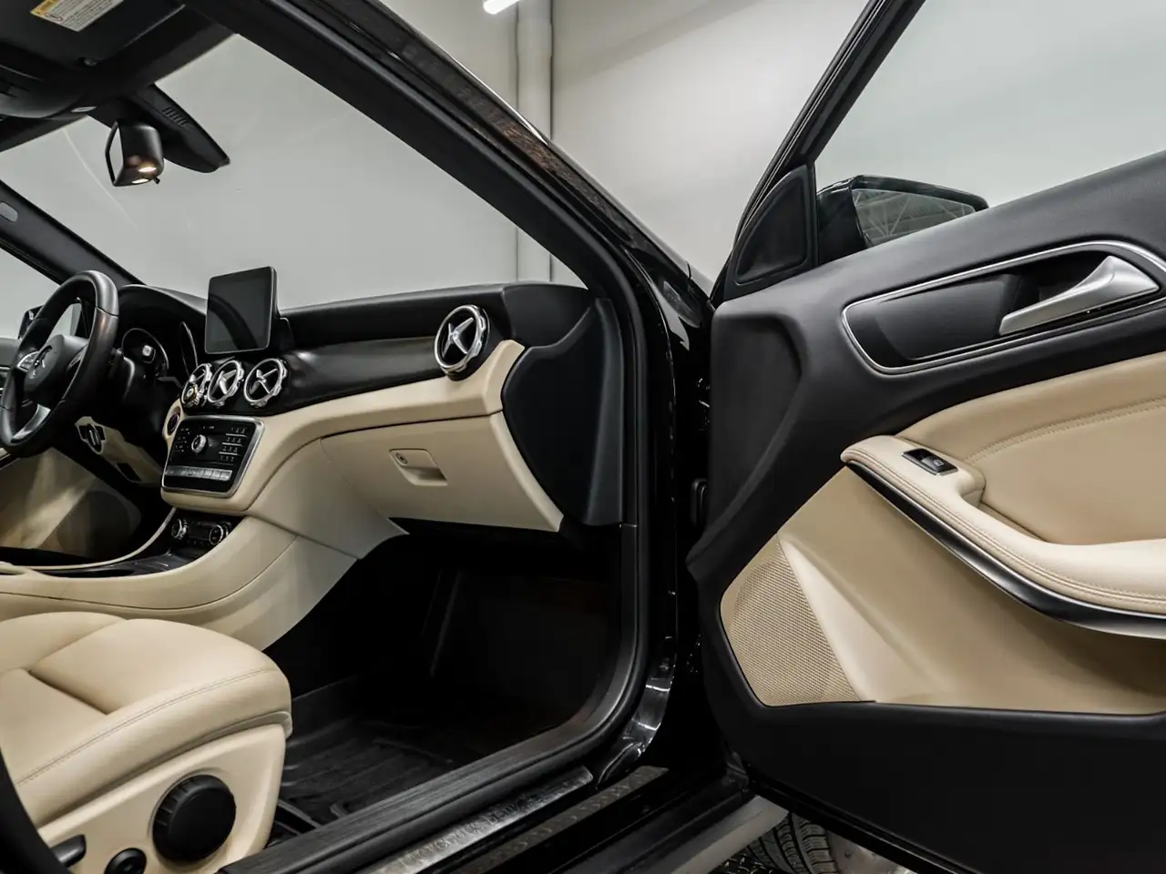 Mercedes-Benz GLA photo Mercedes-Benz GLA