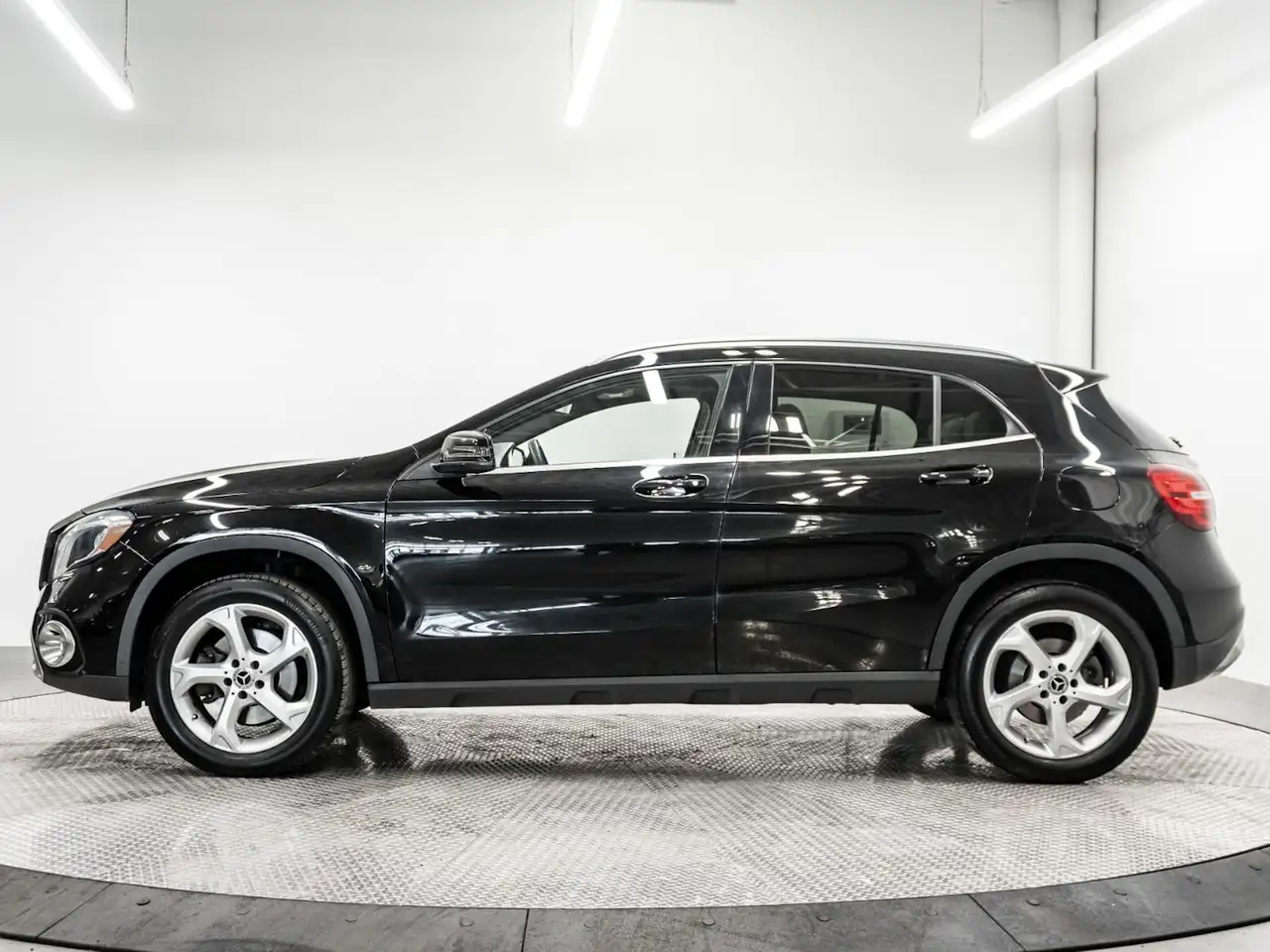 Mercedes-Benz GLA photo Mercedes-Benz GLA
