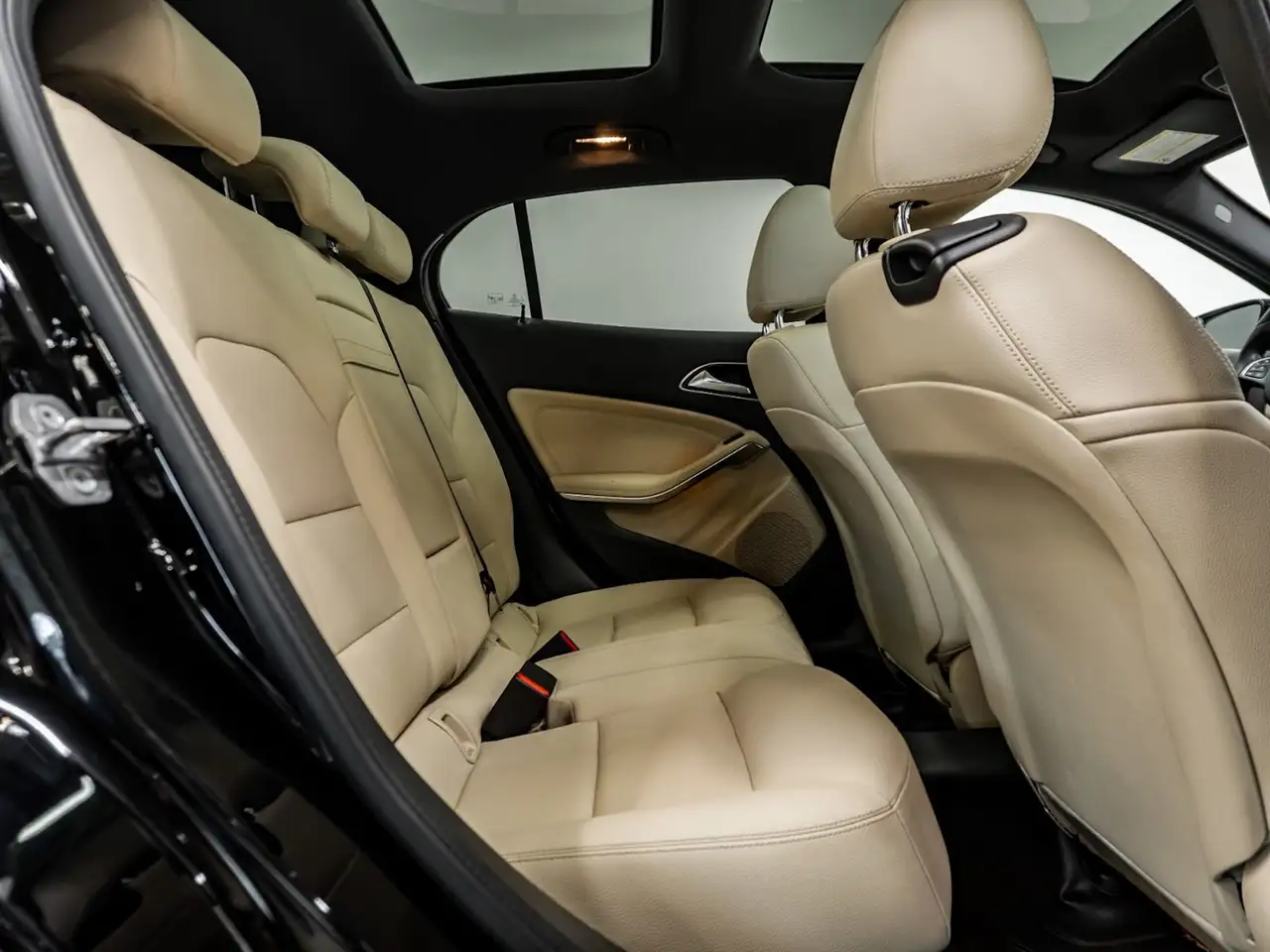 Mercedes-Benz GLA photo Mercedes-Benz GLA