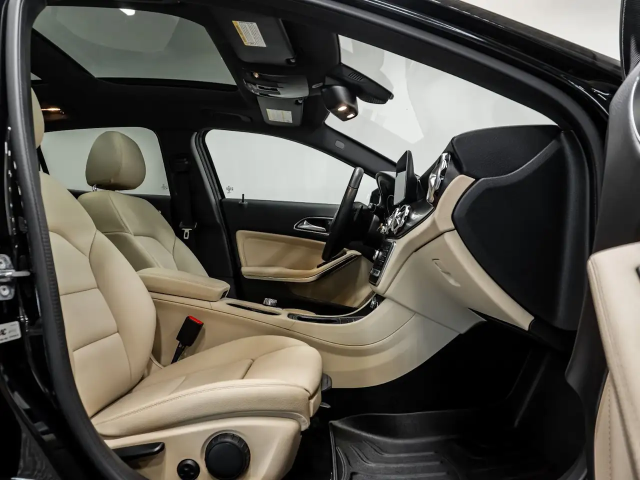 Mercedes-Benz GLA photo Mercedes-Benz GLA