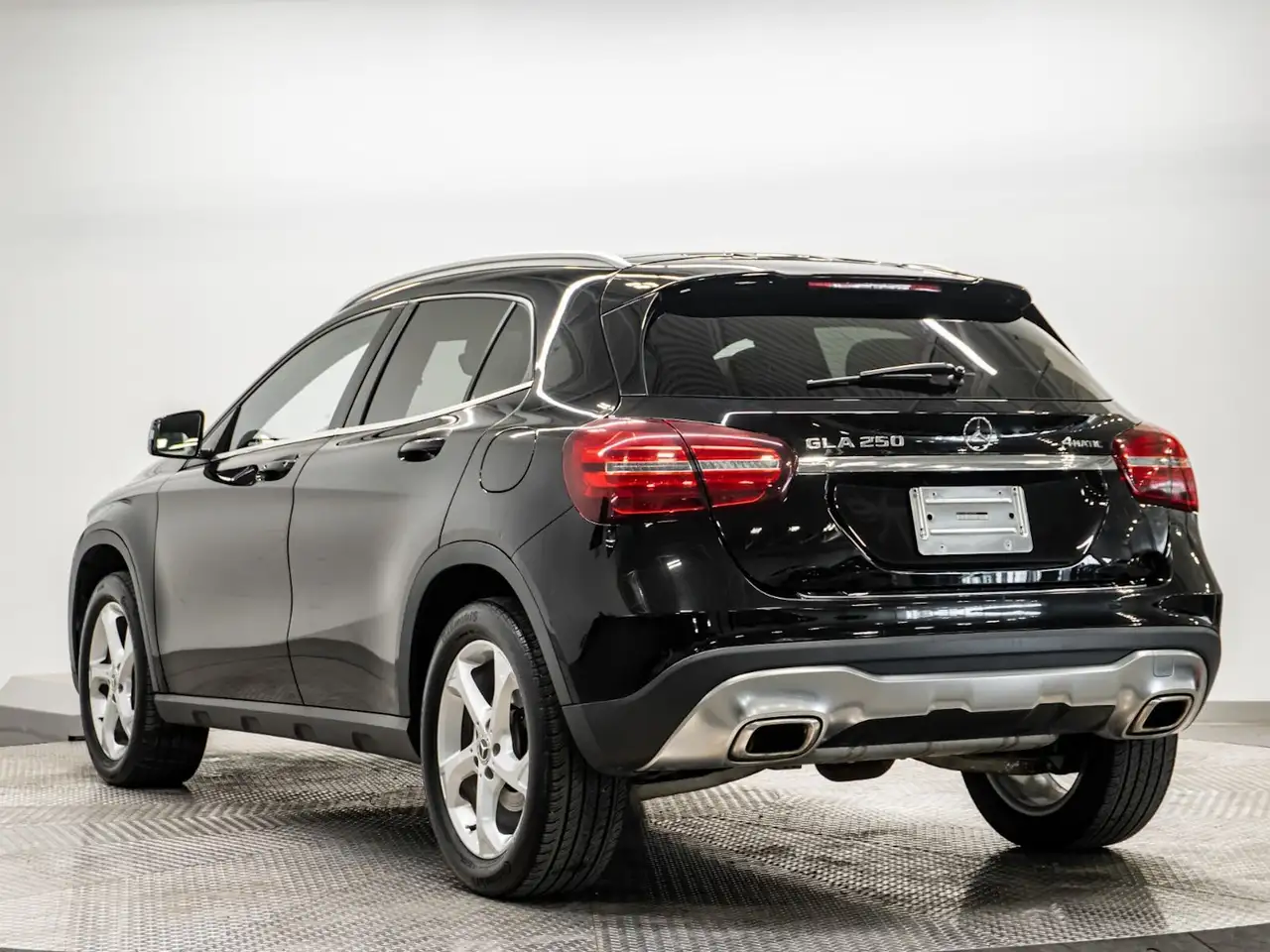 Mercedes-Benz GLA photo Mercedes-Benz GLA
