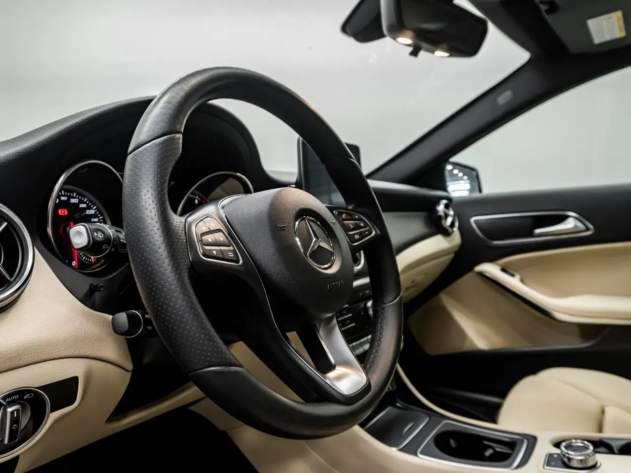 Mercedes-Benz GLA photo Mercedes-Benz GLA