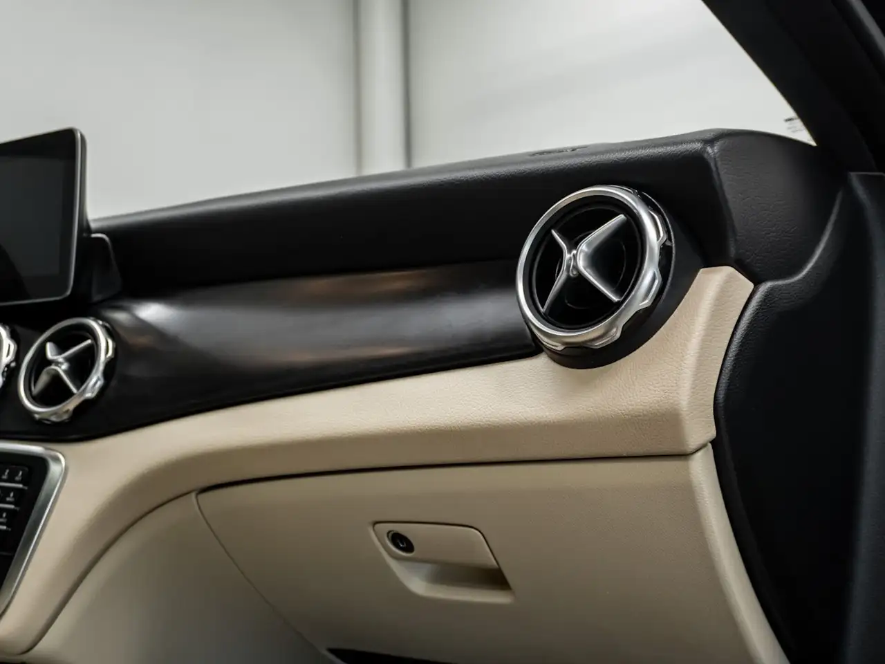 Mercedes-Benz GLA photo Mercedes-Benz GLA