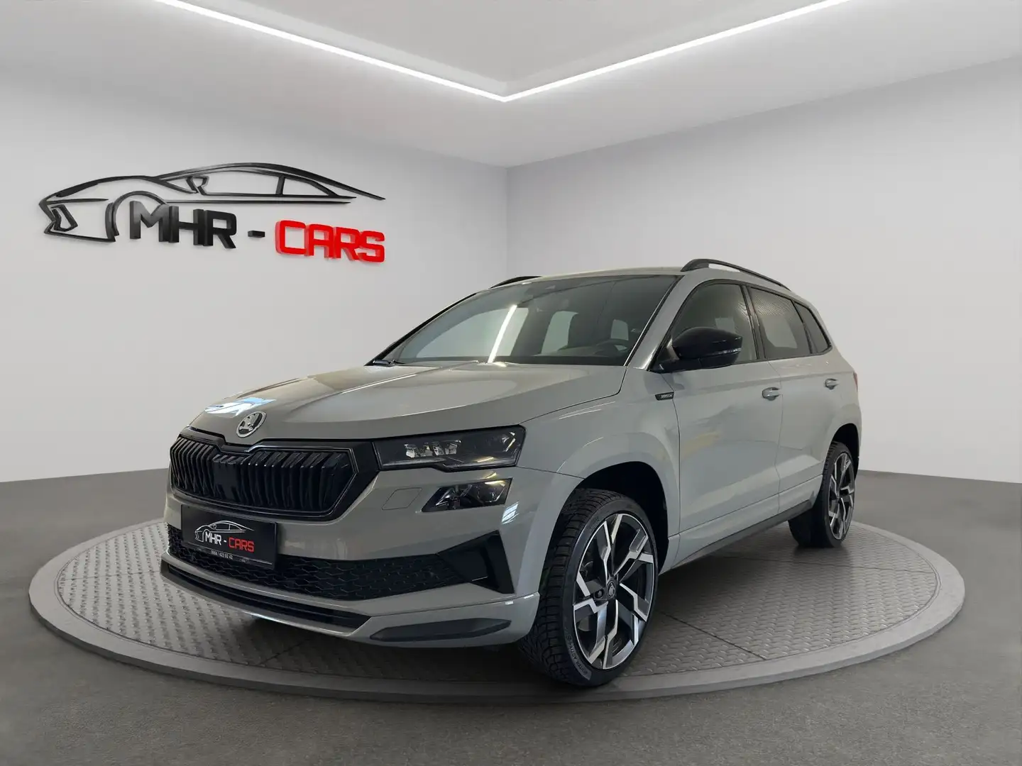 Skoda Karoq 1.5 TSI ACT Sportline Grau - 1