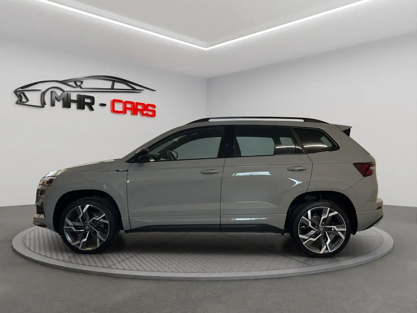 Skoda Karoq 1.5 TSI ACT Sportline Grau - 2