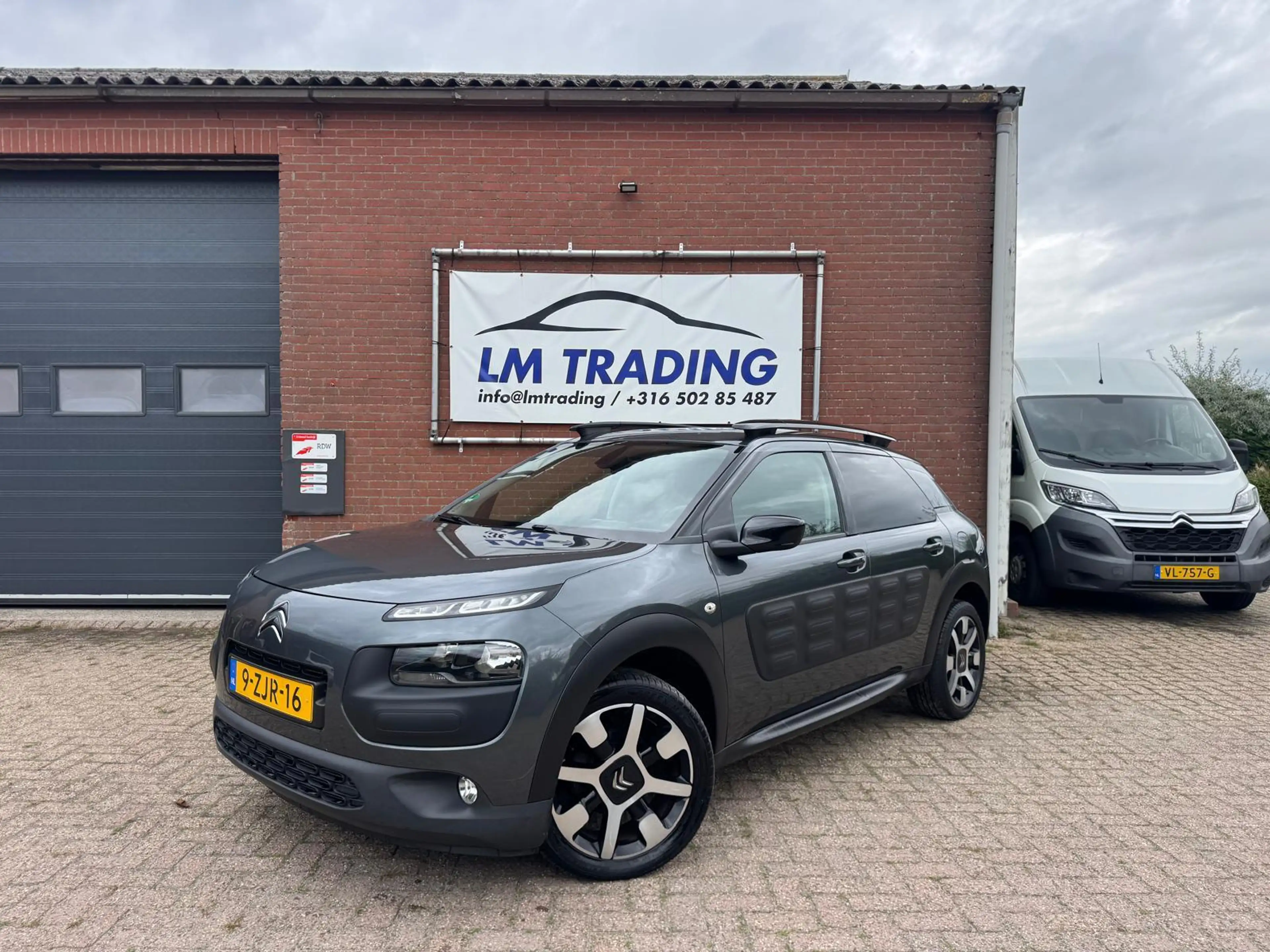 Citroen C4 Cactus 1.2 e-VTi Shine AUTOMAAT CAMERA TREKHAAK PDC LMV N
