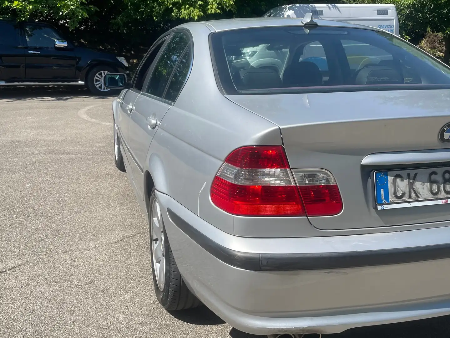 BMW 320 Serie 3 E46 Berlina 320i Futura 170cv Stříbrná - 2
