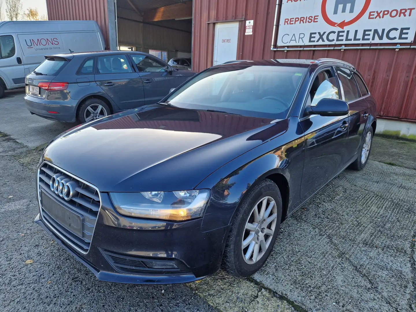 Audi A4 A4 Avant 2.0 TDi ultra Bleu - 2