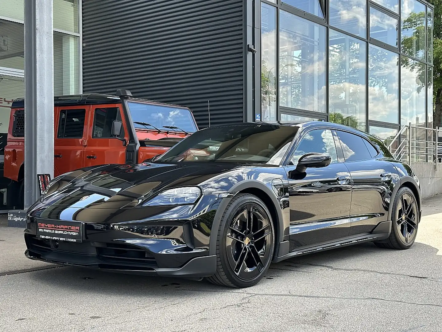 Porsche Taycan 4 Cross Turismo Schwarz - 2