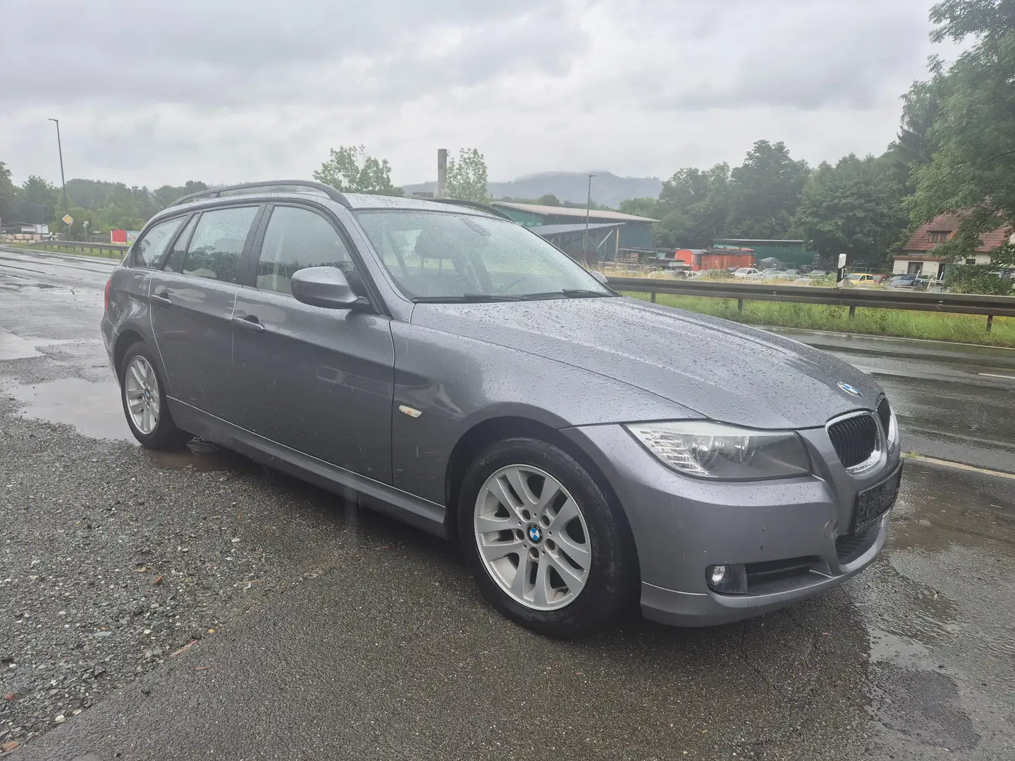 BMW 318 318i Touring TÜV NEU KD NEU AHK Sitzhzg Tempoma Gris - 1